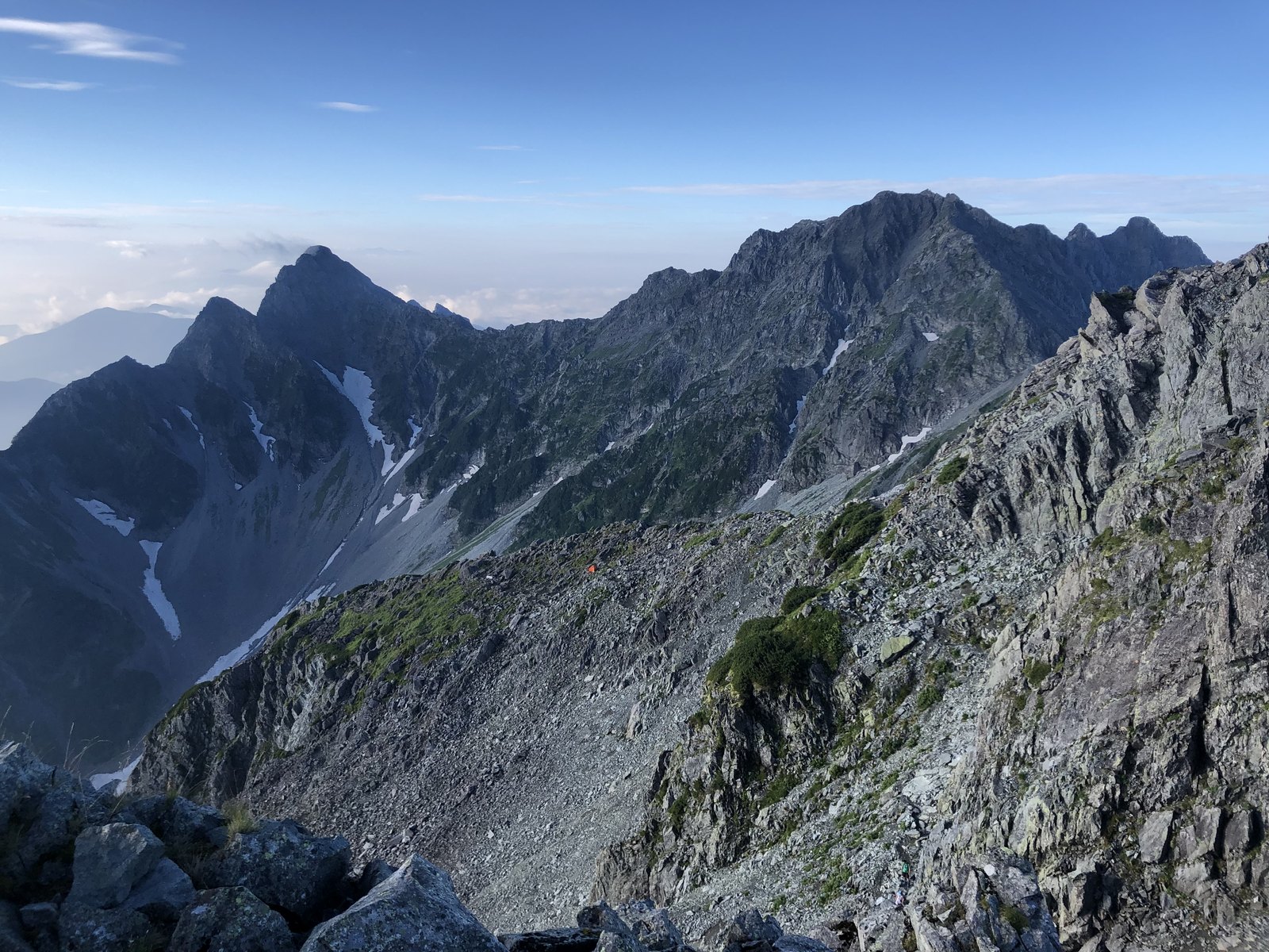 快晴の奥穂高岳と涸沢岳の稜線 北穂高岳から望む穂高連峰