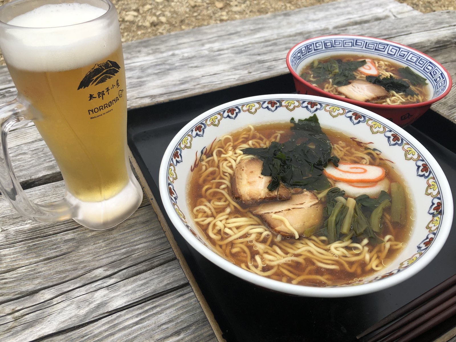 行者にんにくが効いた太郎平小屋の太郎ラーメンと生ビール ヤマカルテ
